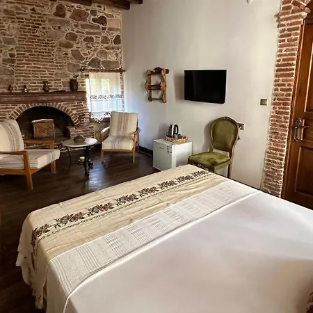 Cunda Nazimaki