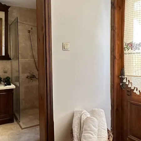 Cunda Nazimaki Hotel *