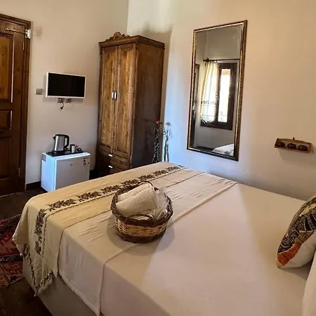 Cunda Nazimaki Hotel *