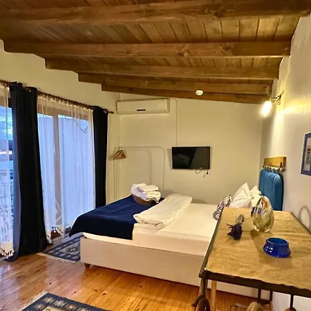 Cunda Nazimaki Hotel *