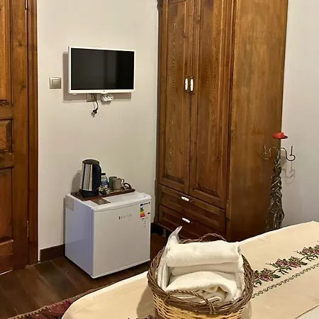 Cunda Nazimaki Hotel *