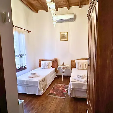 Cunda Nazimaki Hotel *